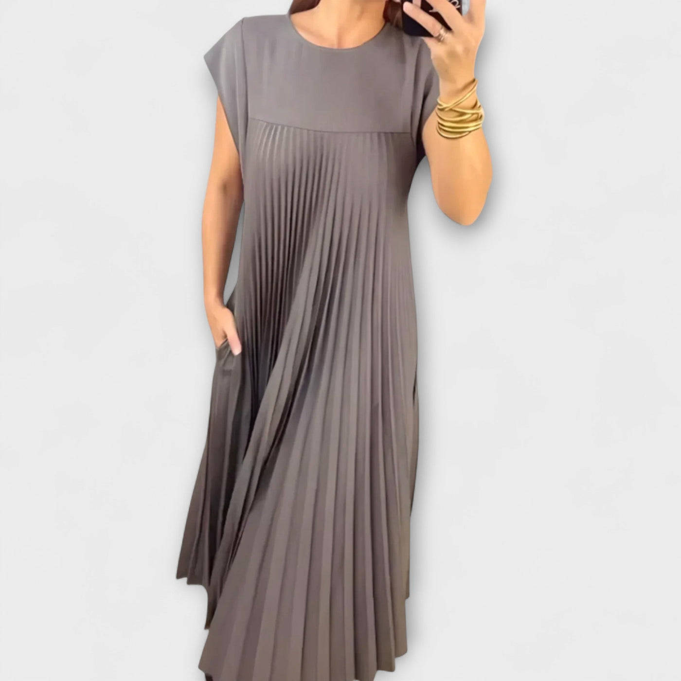 Zairelle – Elegant Pleated Dress